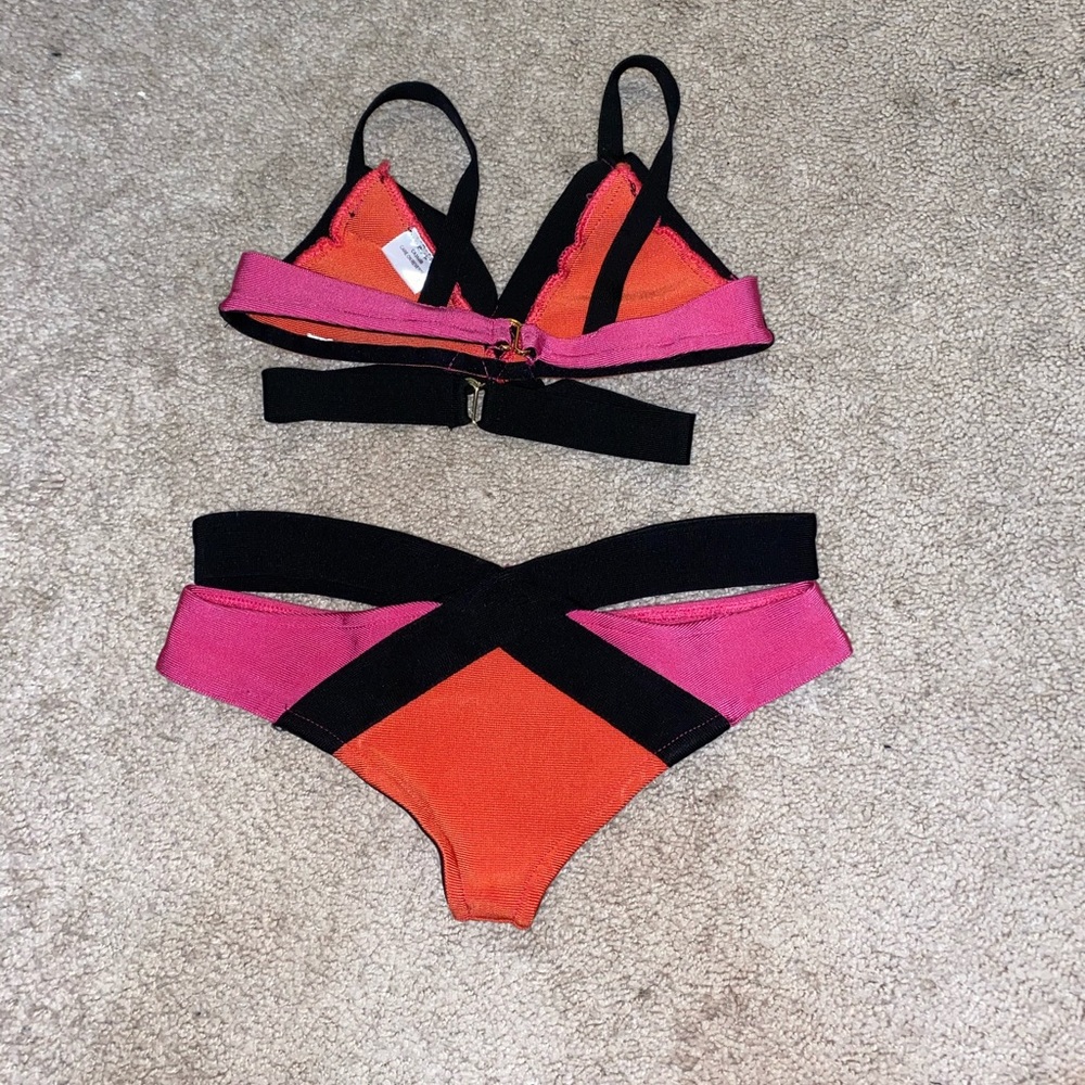 Bikini Set - Picture 2 of 5